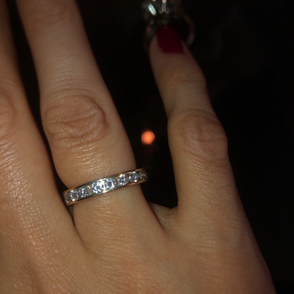 Beautiful diamond and yellow gold ring